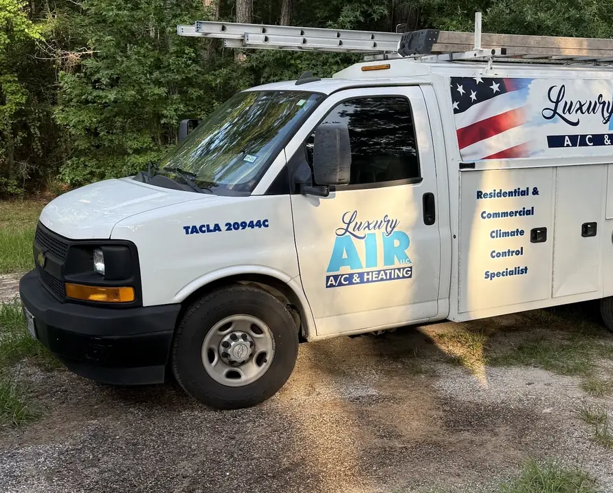 Luxury Air service van with TACLA 20944C painted on the door